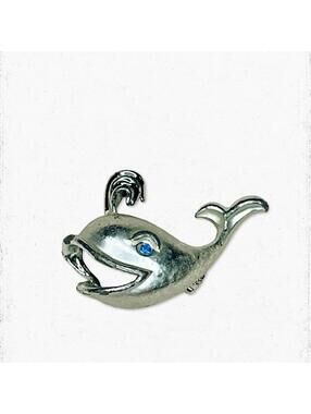 5984gc. Pewtertone Vintage Whale Brooch